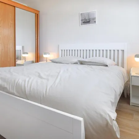 3 Bedroom Awesome In * Créances