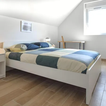 펜션 3 Bedroom Beautiful In Créances