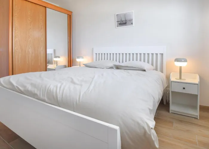 3 Bedroom Beautiful In * Créances