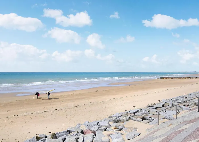 3 Bedroom Beautiful In Holiday home Creances